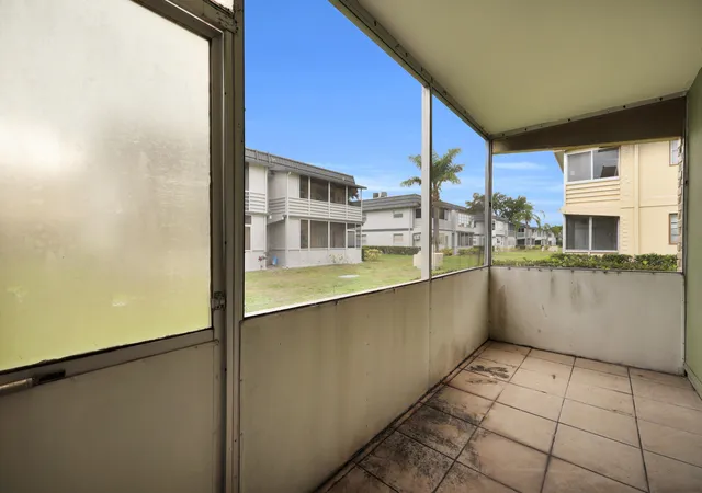 2nd image of 146 Saxony D, Delray Beach, FL 33446