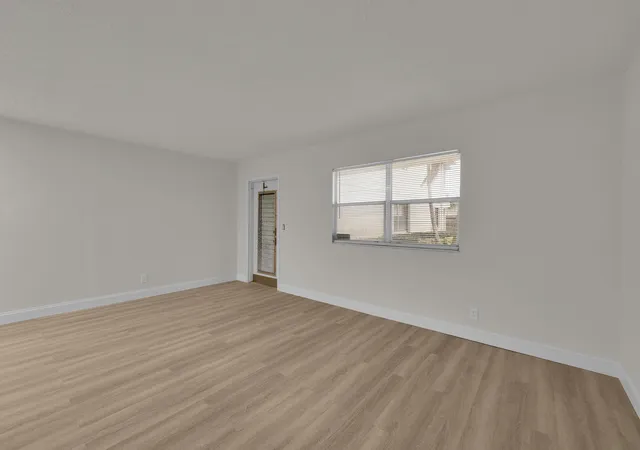4th image of 146 Saxony D, Delray Beach, FL 33446
