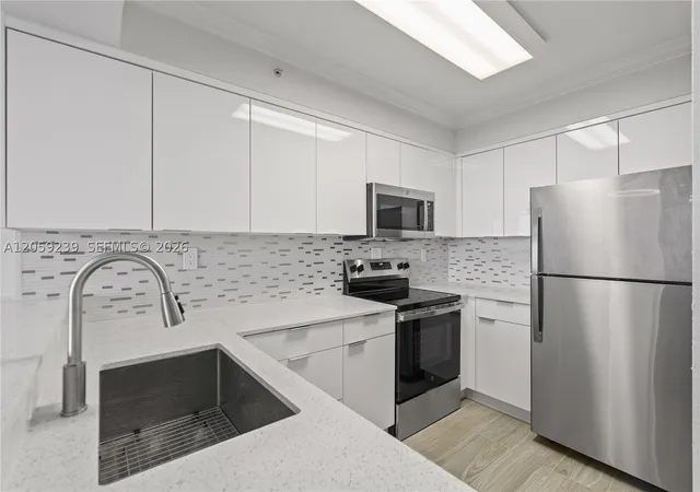 Photo 4 of Condo for sale at 2501 S Ocean Dr #1527, Hollywood, FL 33019 | MLS# A12059239 | Listing updated on 2026-08-03