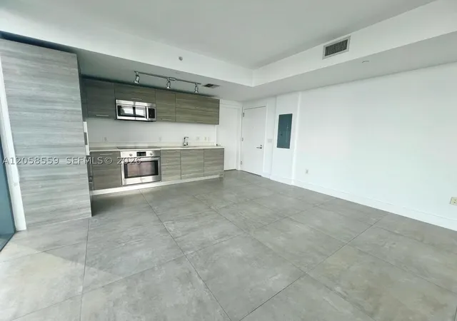 Photo 2 of Condo for sale at 650 Ne 32Nd St #908, Miami, FL 33137 | MLS# A12058559 | Listing updated on 2026-08-03