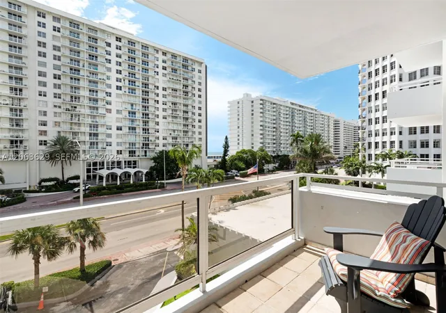 Listing Photo 3 - Condo for sale in building located at 5700 Collins Ave, Miami Beach, FL 33140 - Unit #4C