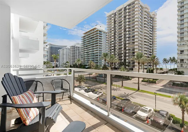 Listing Photo 4 - Condo for sale in building located at 5700 Collins Ave, Miami Beach, FL 33140 - Unit #4C