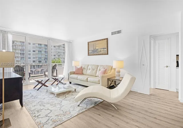 Listing Photo 5 - Condo for sale in building located at 5700 Collins Ave, Miami Beach, FL 33140 - Unit #4C