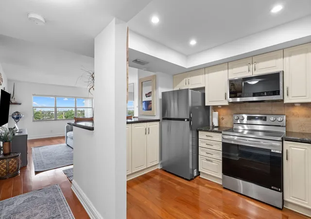 5th image of 1839 Middle River Dr #501, Fort Lauderdale, FL 33305 | MLS# B26059551