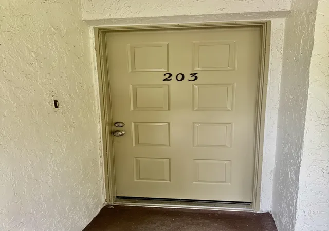2nd image of 6962 Briarlake Cir #203, Palm Beach Gardens, FL 33418 | MLS# B26059674