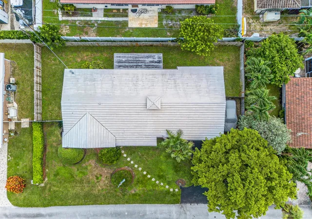 2nd image of 2750 Se 3rd St, Pompano Beach, FL 33062 | MLS# B26059717
