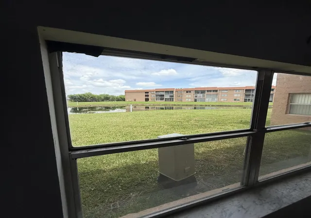 4th image of 9881 Sunrise Lakes Blvd, Sunrise, FL 33322