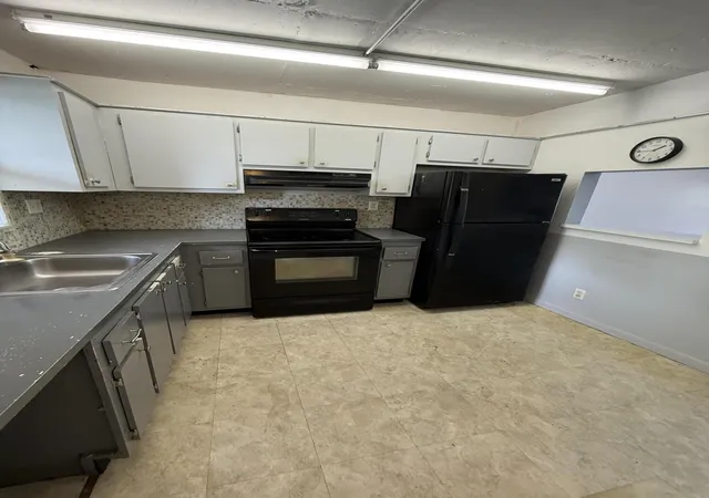 2nd image of 9881 Sunrise Lakes Blvd, Sunrise, FL 33322