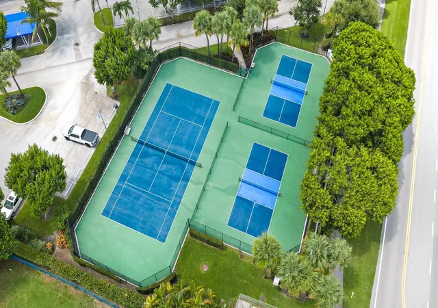 39th image of 411 Bay Colony Dr N, Juno Beach, FL 33408 | MLS# B26060062