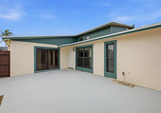 3rd image of 1110 Manor Dr, Palm Springs, FL 33461 | MLS# B26060165
