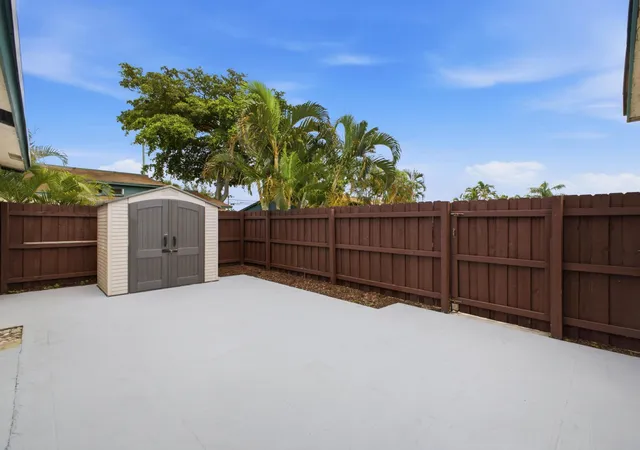 5th image of 1110 Manor Dr, Palm Springs, FL 33461 | MLS# B26060165