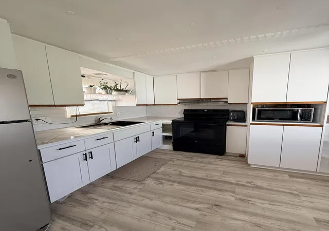 3rd image of 3965 Sheraton Cir, Boynton Beach, FL 33436 | MLS# B26060275