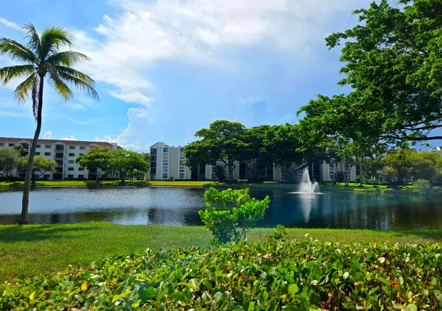 2nd image of 955 Egret Cir, Delray Beach, FL 33444