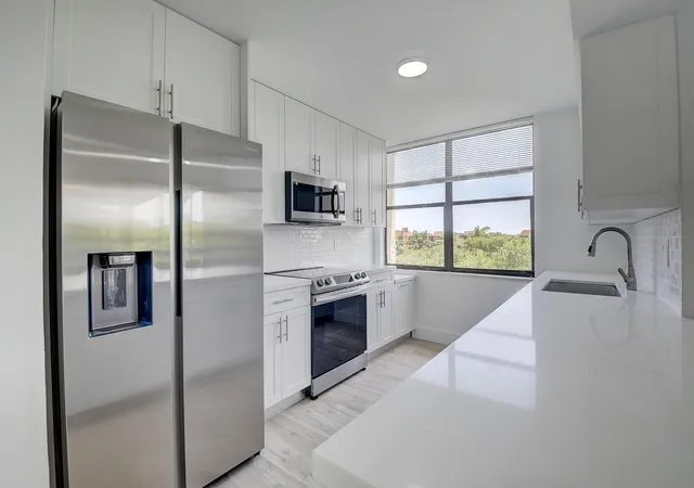 4th image of 955 Egret Cir #501, Delray Beach, FL 33444 | MLS# B26060302