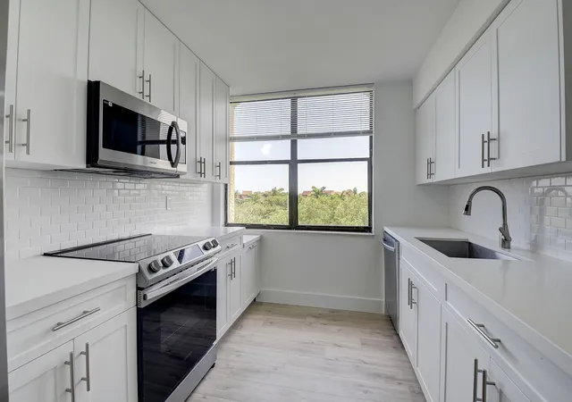 5th image of 955 Egret Cir #501, Delray Beach, FL 33444 | MLS# B26060302