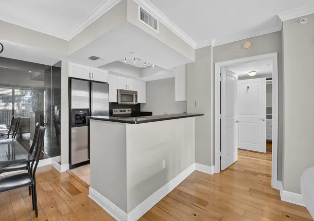 3rd image of 99 Se Mizner Blvd, Boca Raton, FL 33432