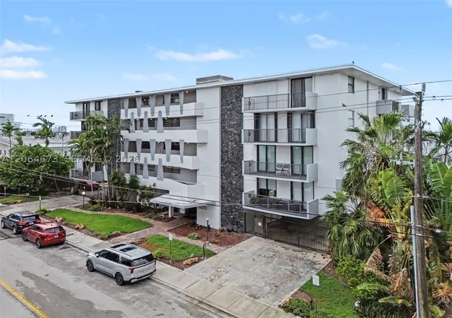 Listing Photo 4 - Condo for sale in building located at 1820 S Treasure Dr, North Bay Village, FL 33141 - Unit #203D