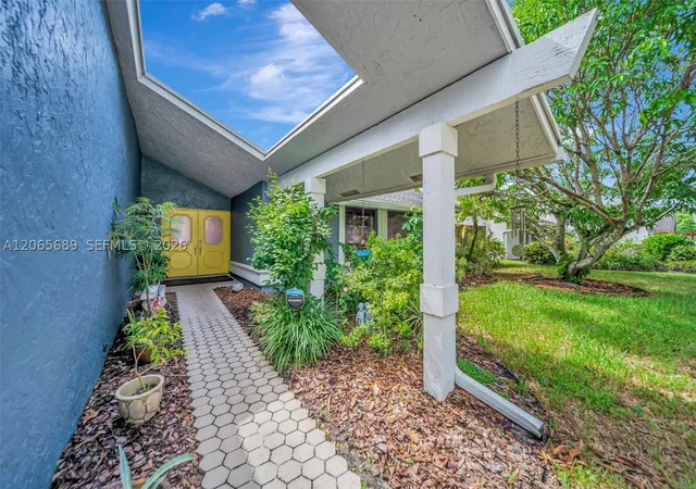 Photo 1 of Single family home for sale at 620 E Plantation Cir, Plantation, FL 33324 | MLS# A12065689 | Listing updated on 2026-10-08
