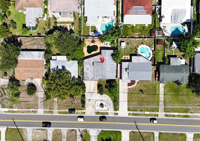 Photo 2 of Single family home for sale at 2006 Sw 8th Ave, Largo, FL 33770 | MLS# A12065756 | Listing updated on 2026-10-08