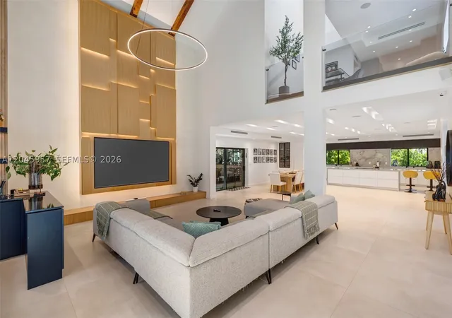 Single family home for sale at 1977 S Oak Haven Cir, Miami, FL 33179 | MLS# A12045957