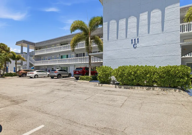 2nd image of 111 Doolen Ct, North Palm Beach, FL 33408