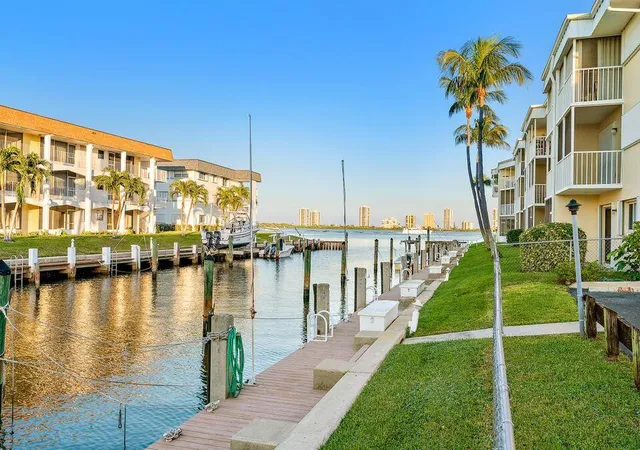 4th image of 111 Doolen Ct #110, North Palm Beach, FL 33408 | MLS# B26060497