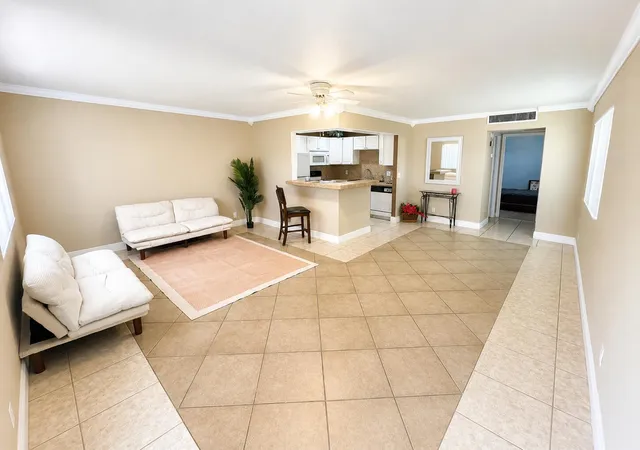 5th image of 322 Seville Trl N, Delray Beach, FL 33446