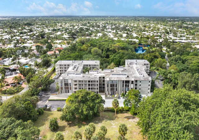 2nd image of 501 Sw 11Th Pl, Boca Raton, FL 33432