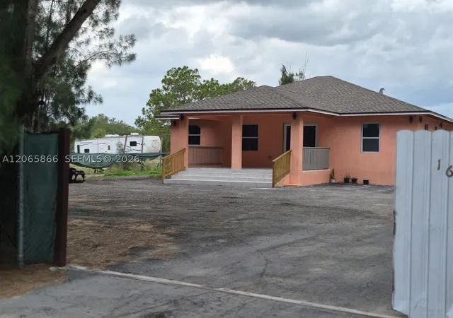 Single family home for sale at 160 N Granja St, Clewiston, FL 33440 | MLS# A12065866