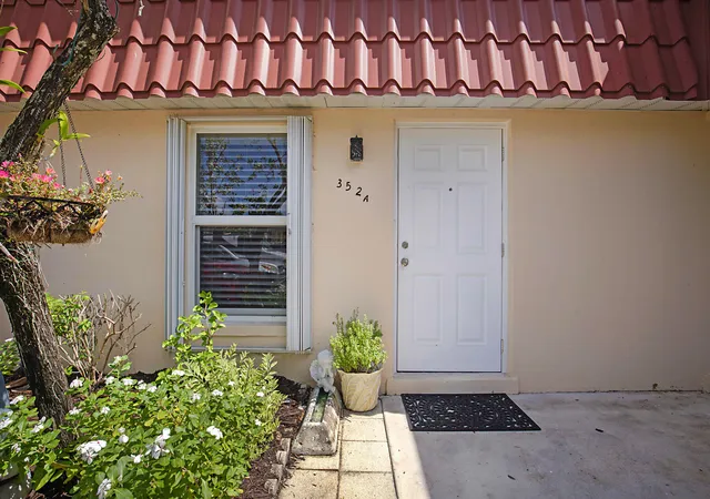 2nd image of 352 Covered Bridge Blvd #A, Lake Worth, FL 33467 | MLS# B26060799