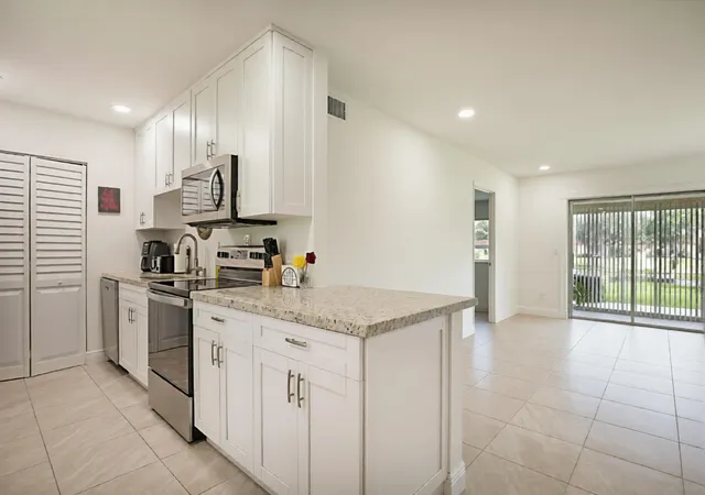 3rd image of 352 Covered Bridge Blvd #A, Lake Worth, FL 33467 | MLS# B26060799