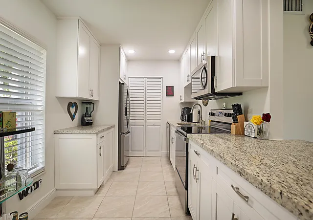 4th image of 352 Covered Bridge Blvd #A, Lake Worth, FL 33467 | MLS# B26060799