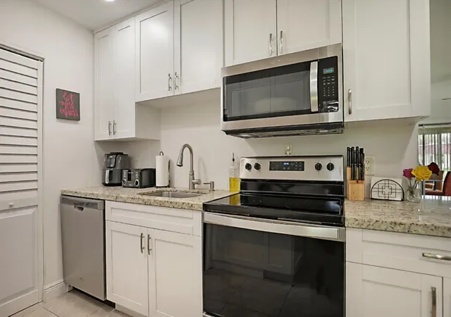 5th image of 352 Covered Bridge Blvd #A, Lake Worth, FL 33467 | MLS# B26060799