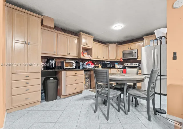 4th image of 511 Shady Pine Way #D1, Green Acres, FL 33415 | MLS# A12066370