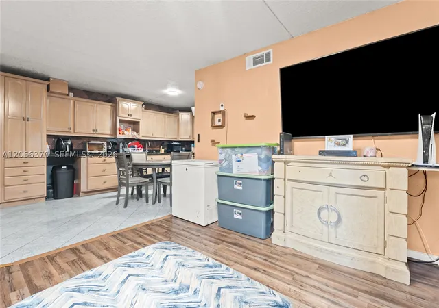 5th image of 511 Shady Pine Way #D1, Green Acres, FL 33415 | MLS# A12066370
