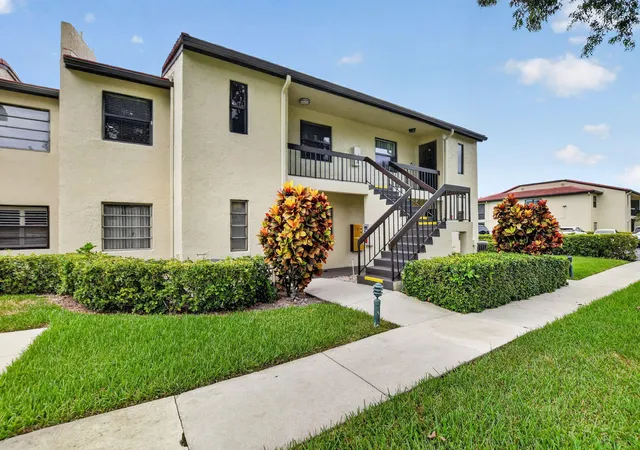 3rd image of 8545 Casa Del Lago, Boca Raton, FL 33433