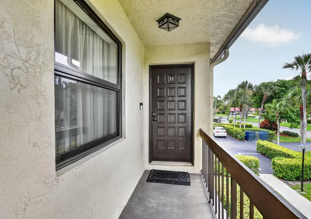 4th image of 8545 Casa Del Lago, Boca Raton, FL 33433