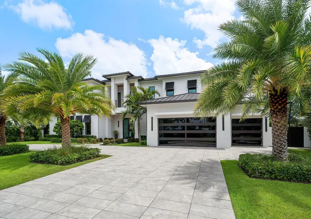 3rd image of 830 Lake Shore Dr, Delray Beach, FL 33444 | MLS# B26060938