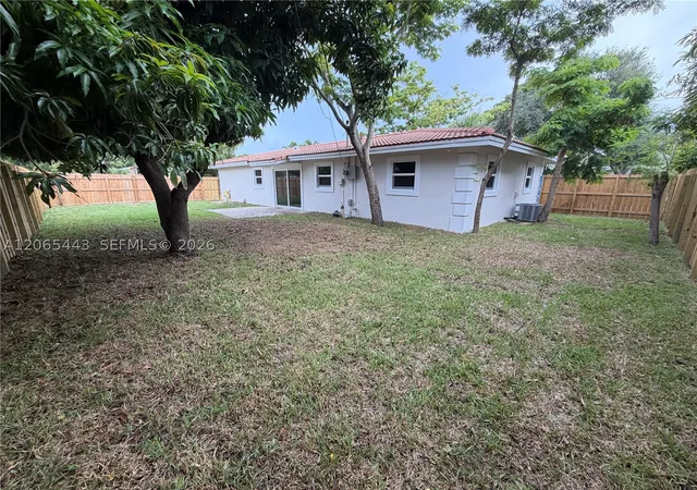 27th image of 110 Ne 17th Ct, Pompano Beach, FL 33060 | MLS# A12065443
