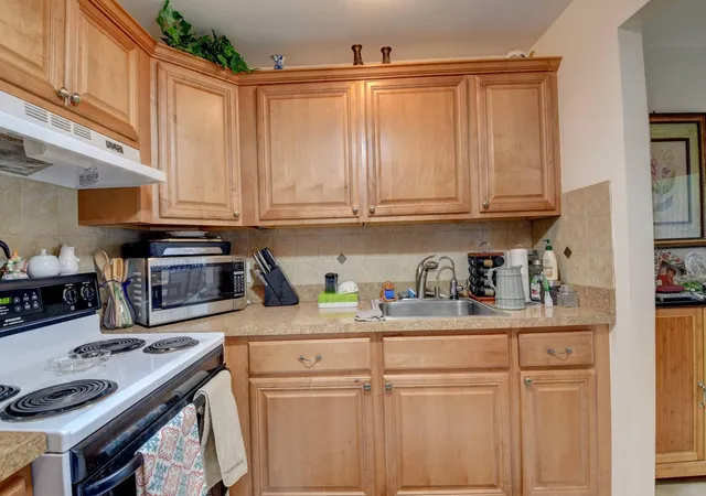 2nd image of 450 Brittany Dr, Delray Beach, FL 33446 | MLS# B26061103