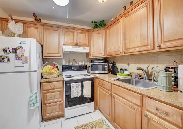 4th image of 450 Brittany Dr, Delray Beach, FL 33446 | MLS# B26061103