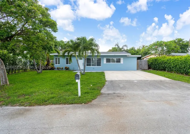 Photo 3 of Single family home for sale at 2721 Ne 8th Ave, Pompano Beach, FL 33064 | MLS# A12066517 | Listing updated on 2026-08-07