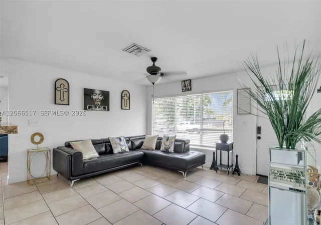 Photo 4 of Single family home for sale at 2721 Ne 8Th Ave, Pompano Beach, FL 33064 | MLS# A12066517 | Listing updated on 2026-08-07
