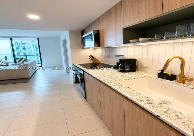 Photo 4 of Condo for sale at 159 Ne 6Th St #3911, Miami, FL 33132 | MLS# A12067029 | Listing updated on 2026-09-30