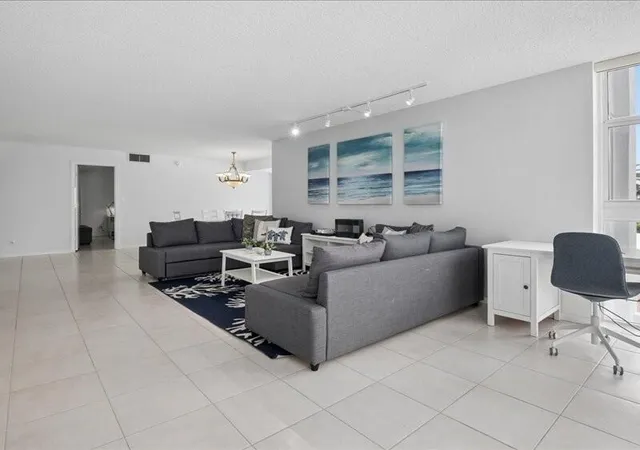 4th image of 1370 S Ocean Blvd #305, Pompano Beach, FL 33062 | MLS# B26061329
