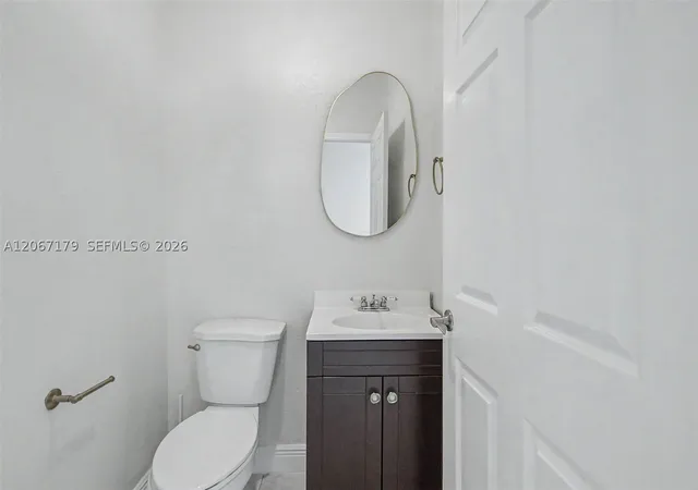 Photo 4 of Condo for sale at 2945 Coconut Ave #4, Miami, FL 33133 | MLS# A12067179 | Listing updated on 2026-10-07