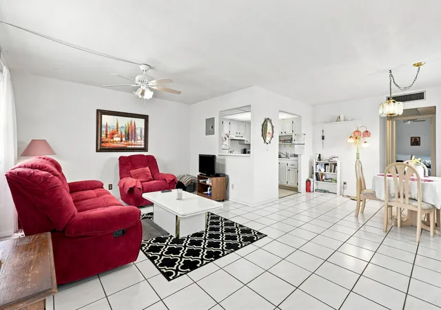 5th image of 91 Flanders B, Delray Beach, FL 33484 | MLS# B26061492