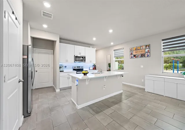 Photo 4 of Townhouse for sale at 1616 Lindley St, Mangonia Park, FL 33407 | MLS# A12067408 | Listing updated on 2026-08-07
