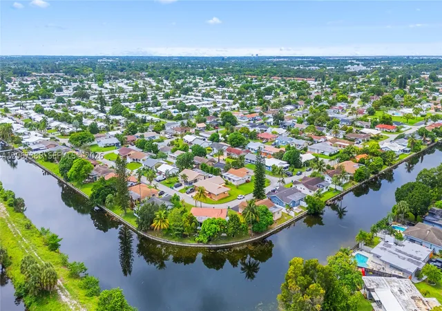 Photo 2 of Single family home for sale at 6605 Nw 77th St, Tamarac, FL 33321 | MLS# A12067385 | Listing updated on 2026-10-02