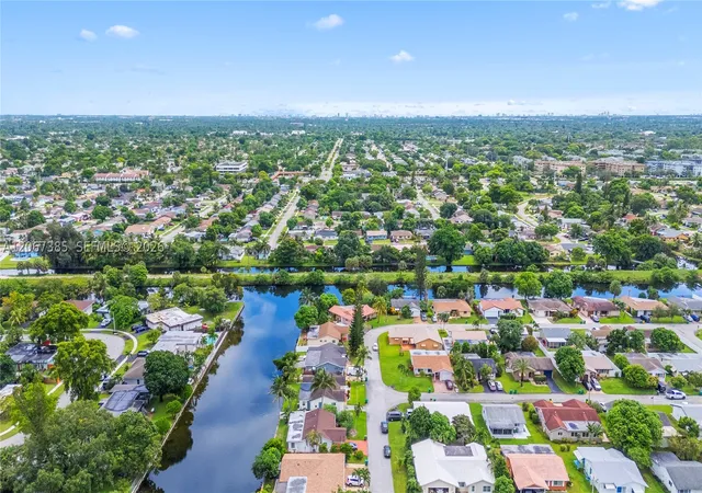Photo 3 of Single family home for sale at 6605 Nw 77th St, Tamarac, FL 33321 | MLS# A12067385 | Listing updated on 2026-10-02